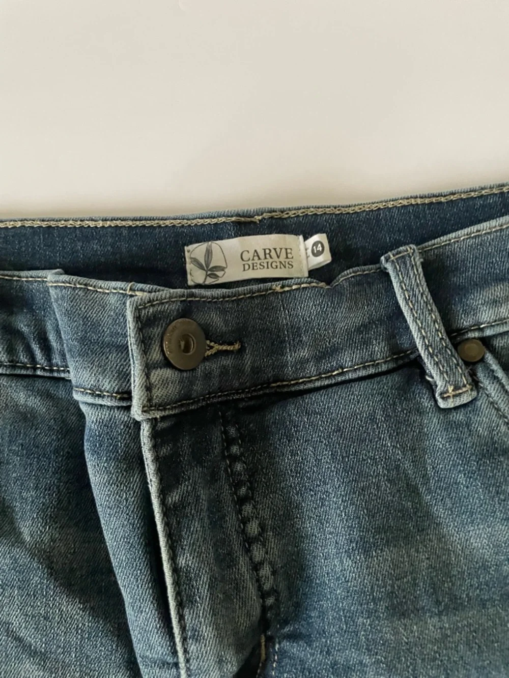 Carve Designs Maui Denim Shorts Favorite Fade Size 14 NWOT - Picture 4 of 8